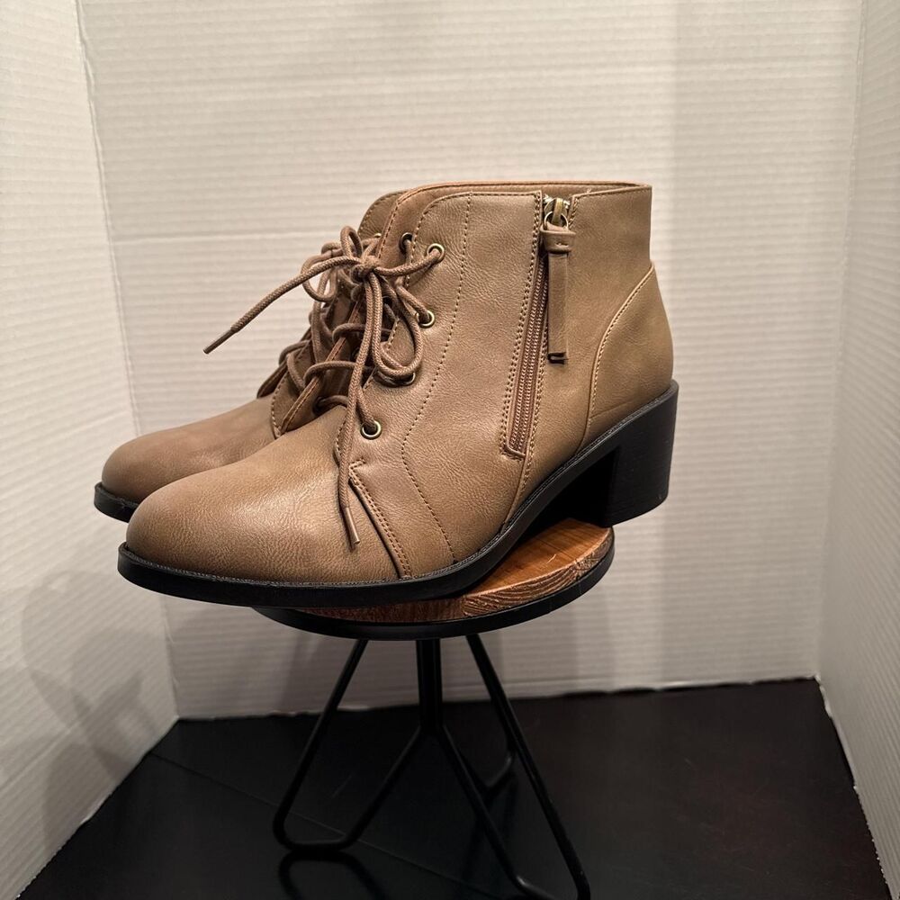 NWOT Easy-street Women's Tan and Brown Boots, Size 10